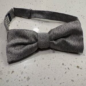Sophisticated Vintage Gray Patterned Silk Bow Tie